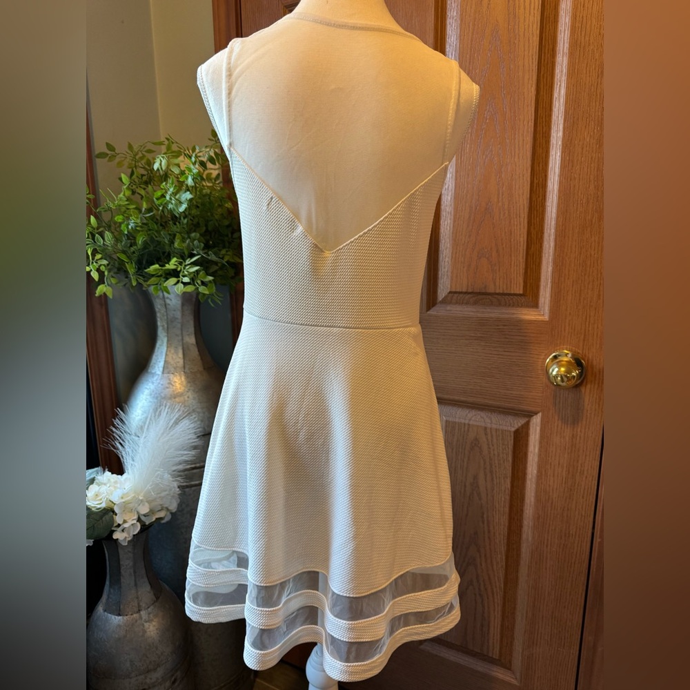Tommy Hilfiger White Sleeveless Mini Dress Womens Size 12/14 EUC - Picture 14 of 16